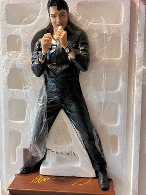 The Bradford Exchange Black Elvis Presley ‘68 Comeback Special limited edition